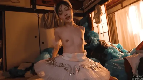 132454qt00tb1t0elrtbtj.gif